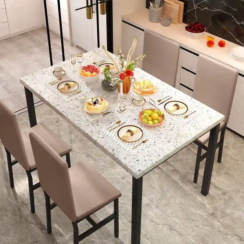 Set da pranzo di metà secolo per 4 persone in marmo bianco/color sabbia – Tavolo e 4 sedie